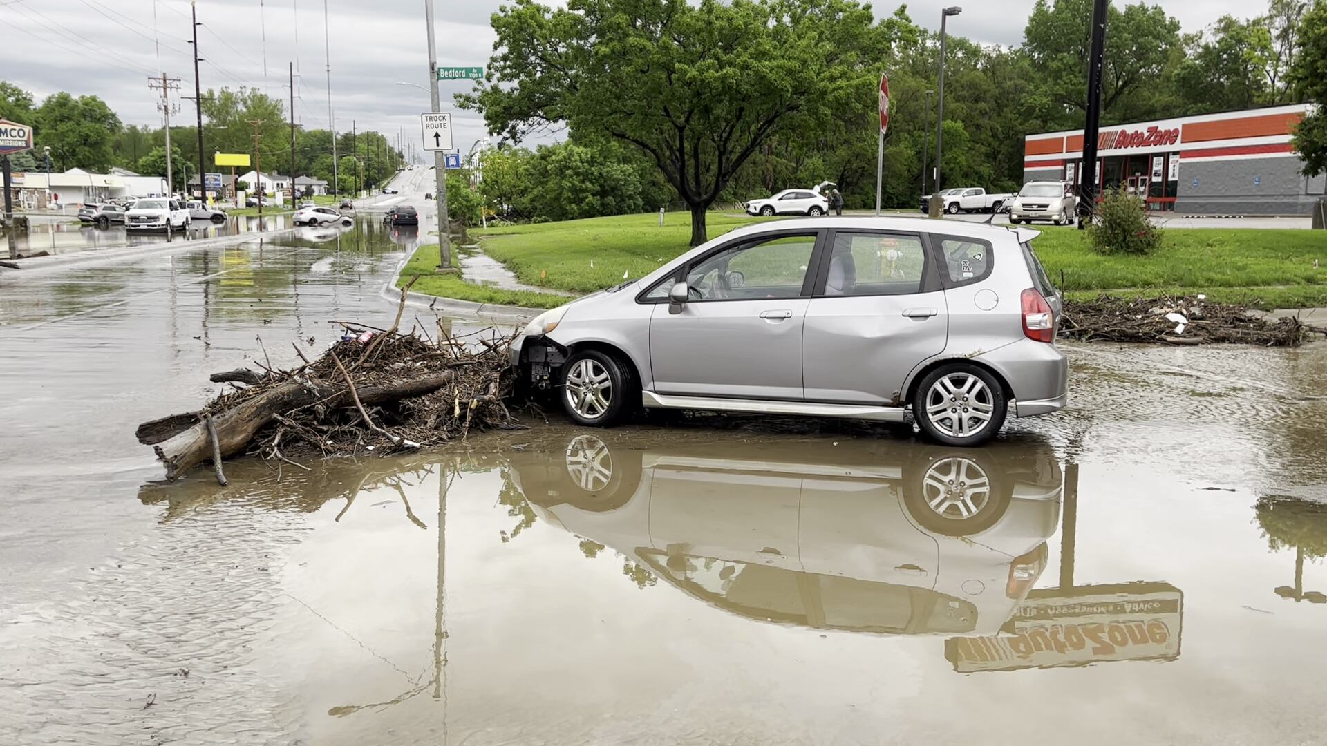 Cars and SUVs swallowed by floodwaters northwest of Benson - Vimarsana News