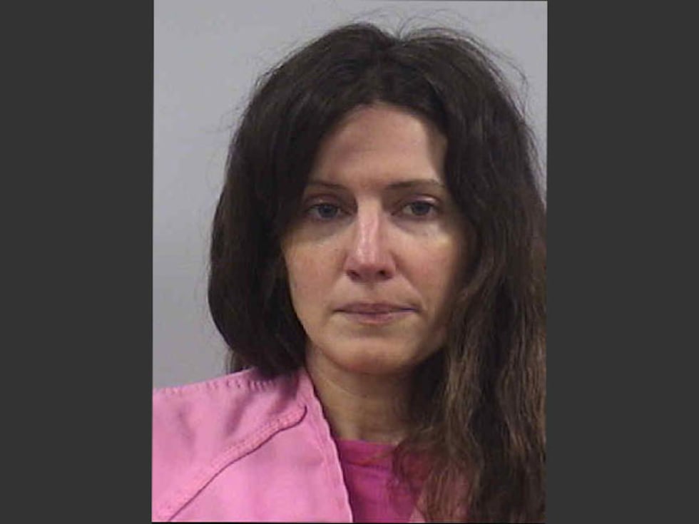 Sonya Lynn Holmes, 37