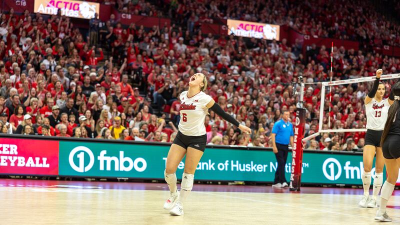 Nebraska defensive specialist/libero Laney Choboy #6
VB vs Illinois